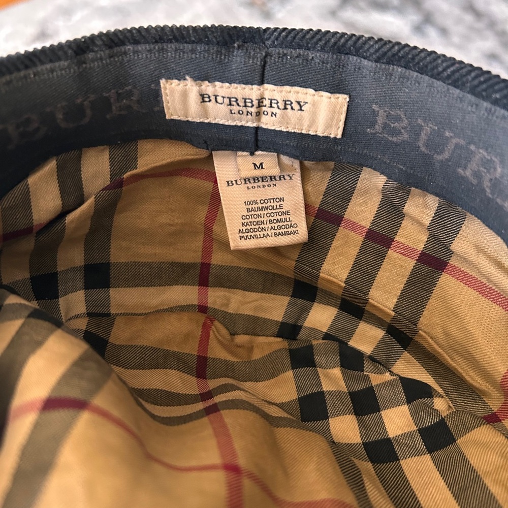 Burberry black suede hat . - Picture 5 of 5